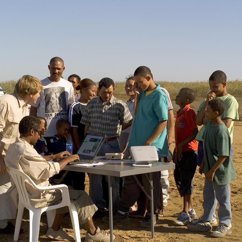 Inmarsat BGAN Satellitenterminal (Landanwendung)